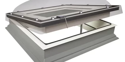Окно DEC-C P2 60х90 см для плоских крыш с куполом пластиковое двухкамерное, автоматическое управление