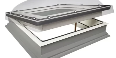Окно DEC-C U8 (VSG) 90х120 см для плоских крыш с куполом пластиковое трехкамерное, автоматическое управление