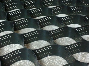 объёмная георешётка с перфорацией
