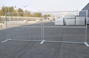мобильный забор на стройке в Новоалексеевке